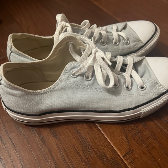 Converse- size 7 men’s/ 9 womens - Picture 3 of 4